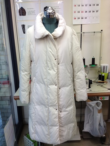 ダウンコートの身幅つめ（ウエストを絞る）before