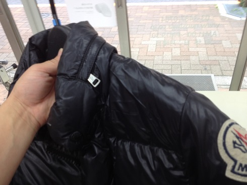 ダウンジャケットの破れ直し（修理痕が残らない事例）after