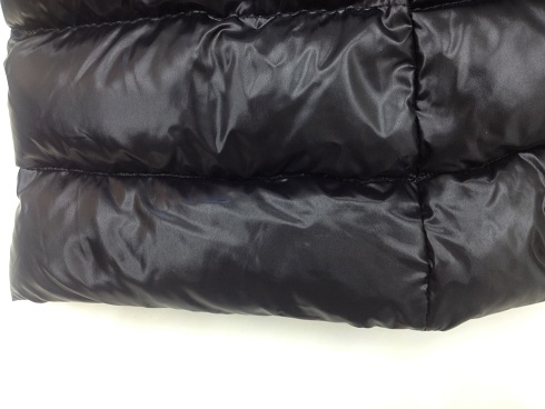 ダウンコート破れ修理（修理痕がの残らない事例）after