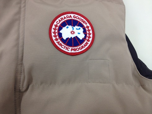 ダウンベストの穴修理（修理痕が残る事例）after