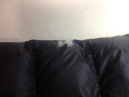 ダウンコート袖の破れ直しbefore