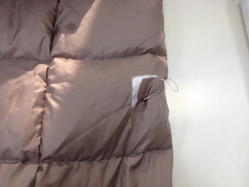 ダウンの破れ直し（修理痕が残らない事例）before