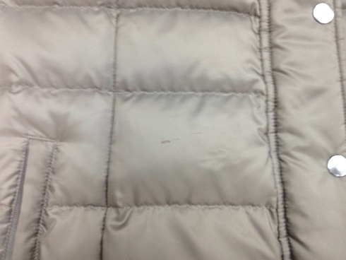 ダウンの傷の修復（修理痕が残らない事例）before