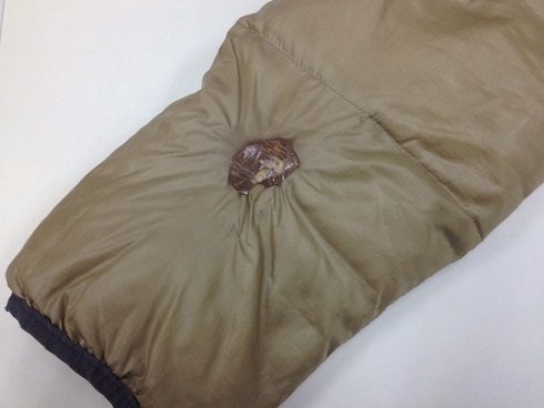 ダウンの破れ修理（修理跡が目立たない事例）before