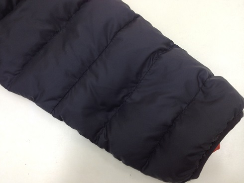 ダウンジャケットのひっかけ穴の修復（修理跡が目立たない事例）after