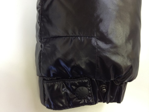 モンクレールダウンの破れ直し（跡が残る修理）after