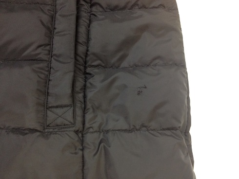 ダウンジャケットの傷の修復（修理痕が残らない事例）before