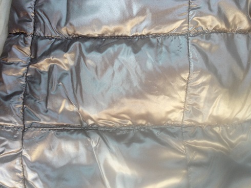 ダウンジャケットの破れ復元（修理痕が残らない事例）after