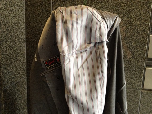 スーツ(ジャケット)の袖裏全部交換before