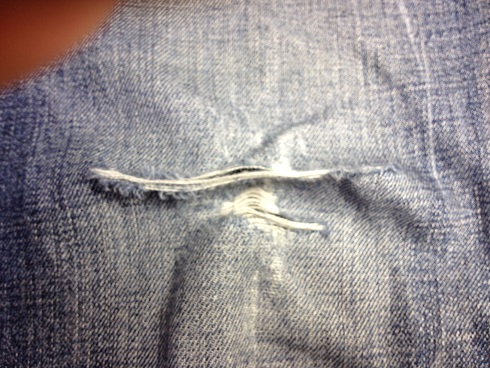 ジーパンすりきれ修繕（膝）before