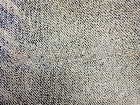 デニム　膝の穴リペアafter